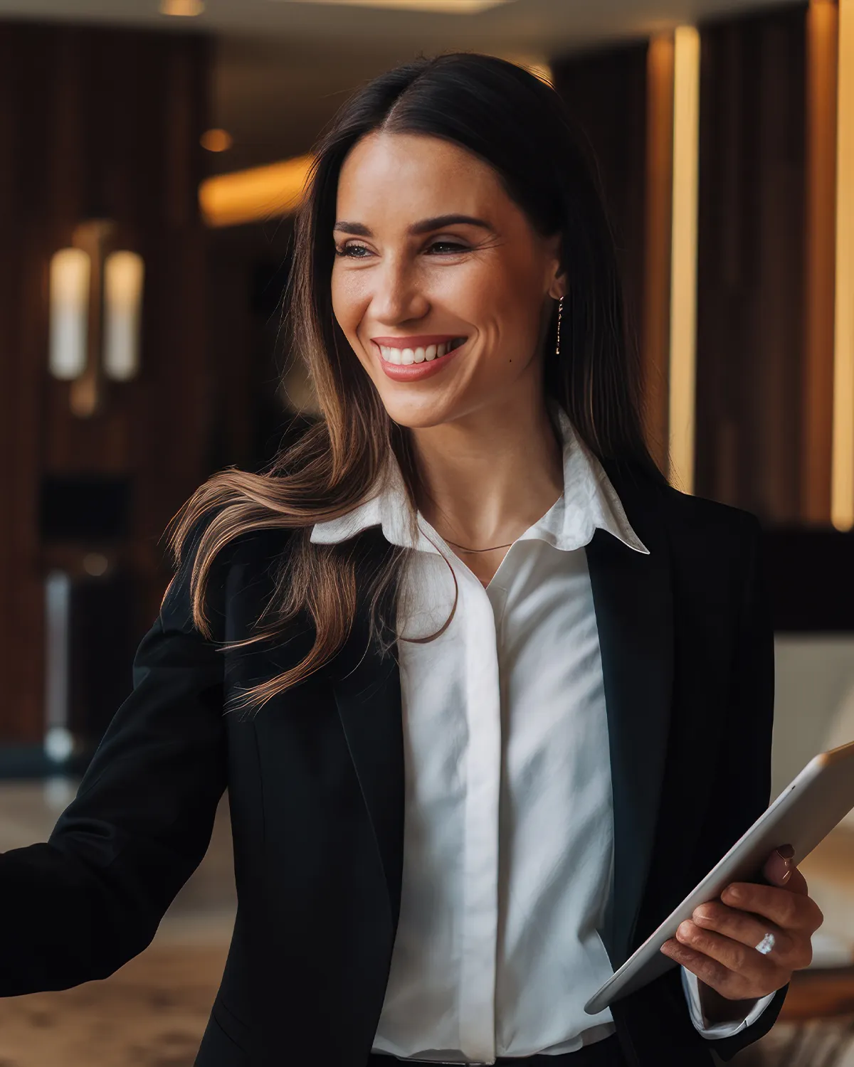 Gestor de hotel acompanhando a operação com tranquilidade